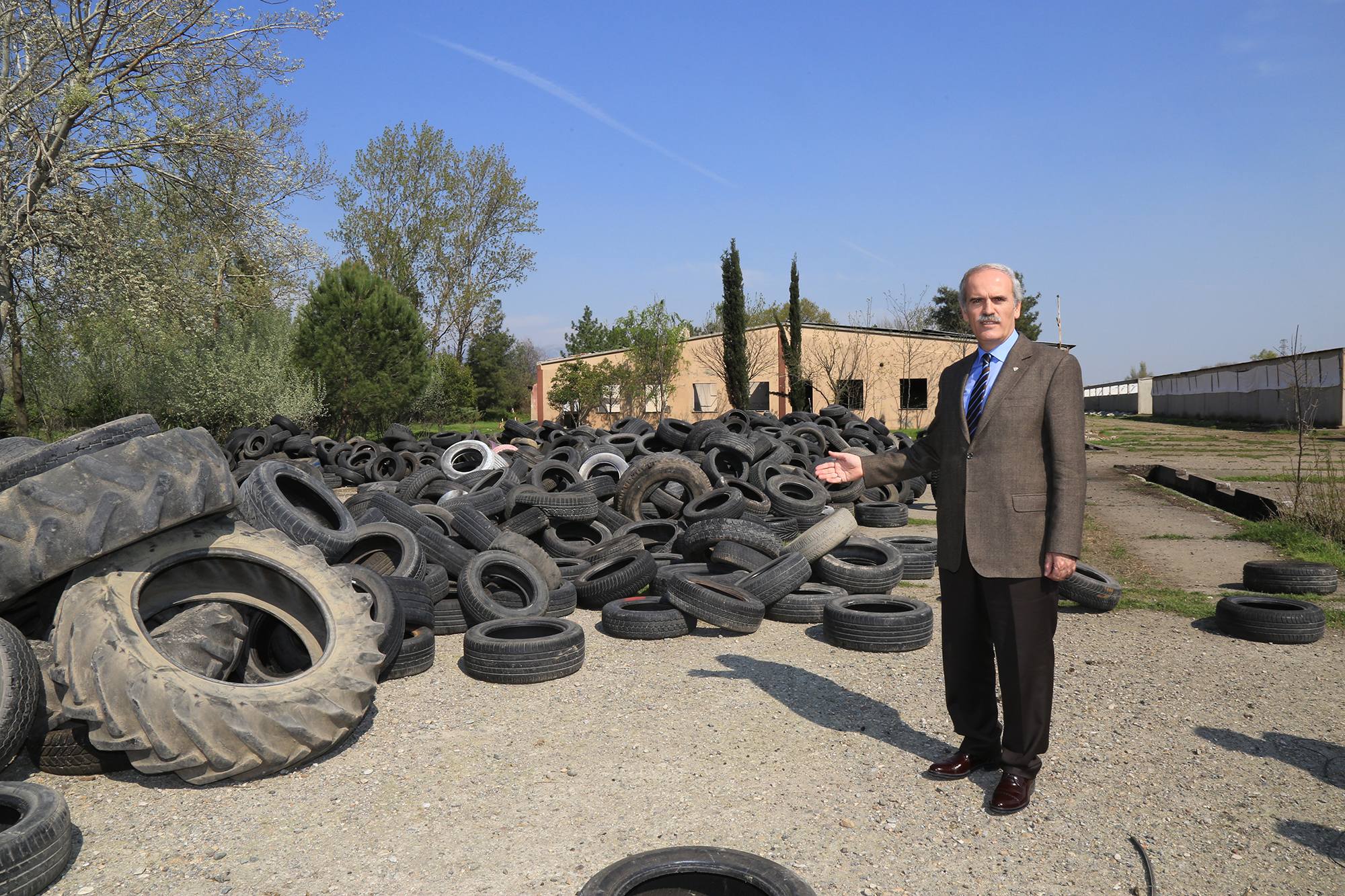 Sinek üreme yatakları kurutuluyor