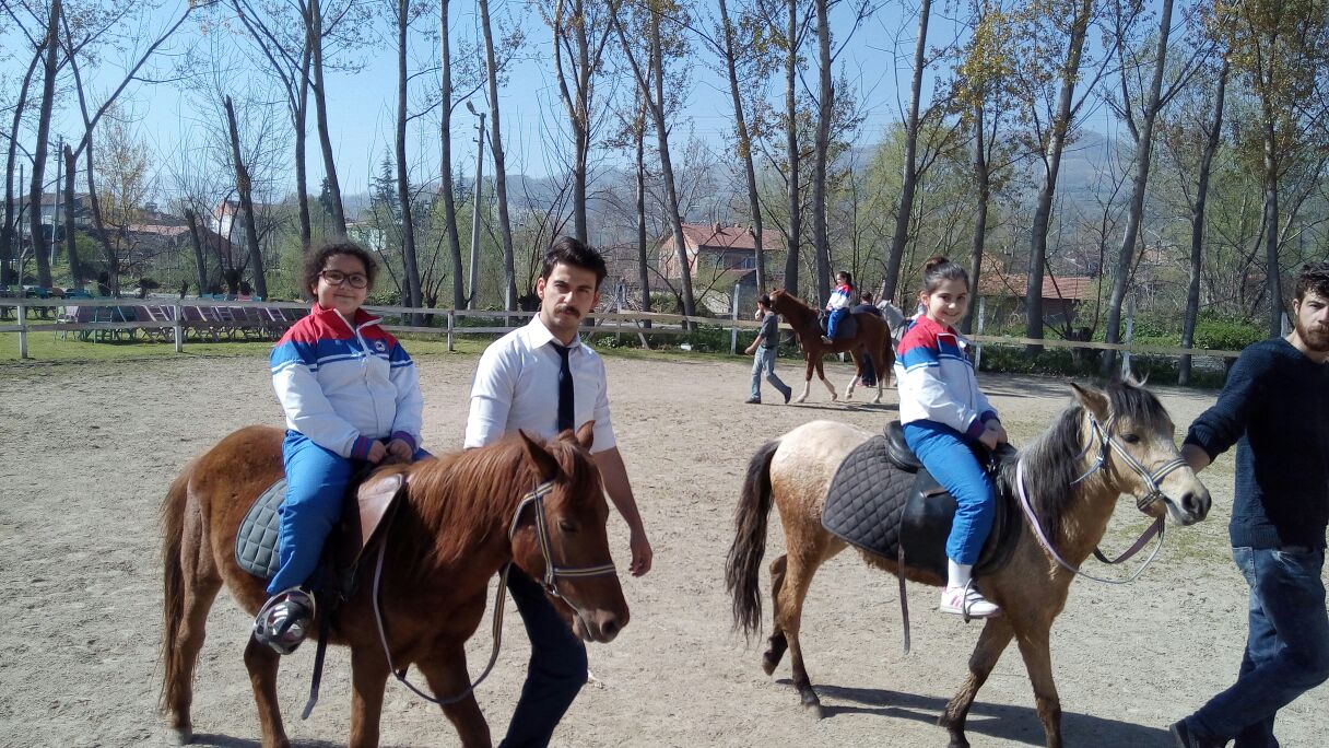 Kosovalı minikler At Çiftliğinde