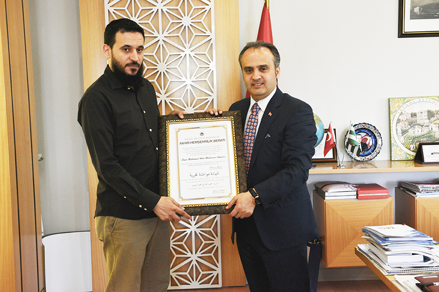 Fahri Hemşehrilik Beratı ile onurlandırıldı