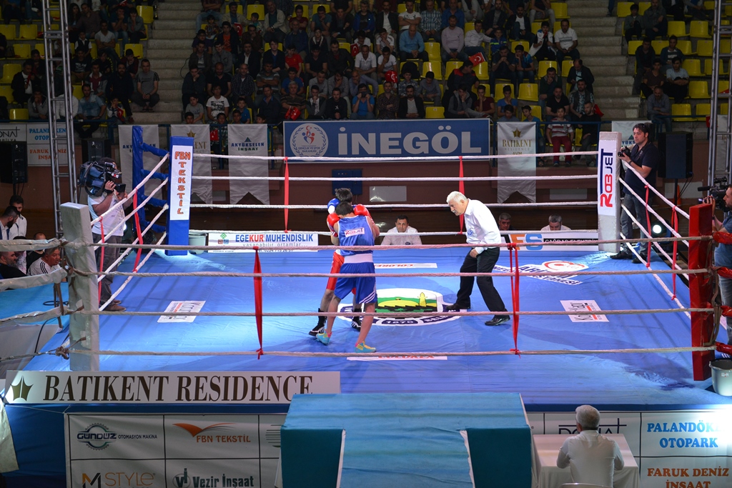 İnegöl’de boks gecesi