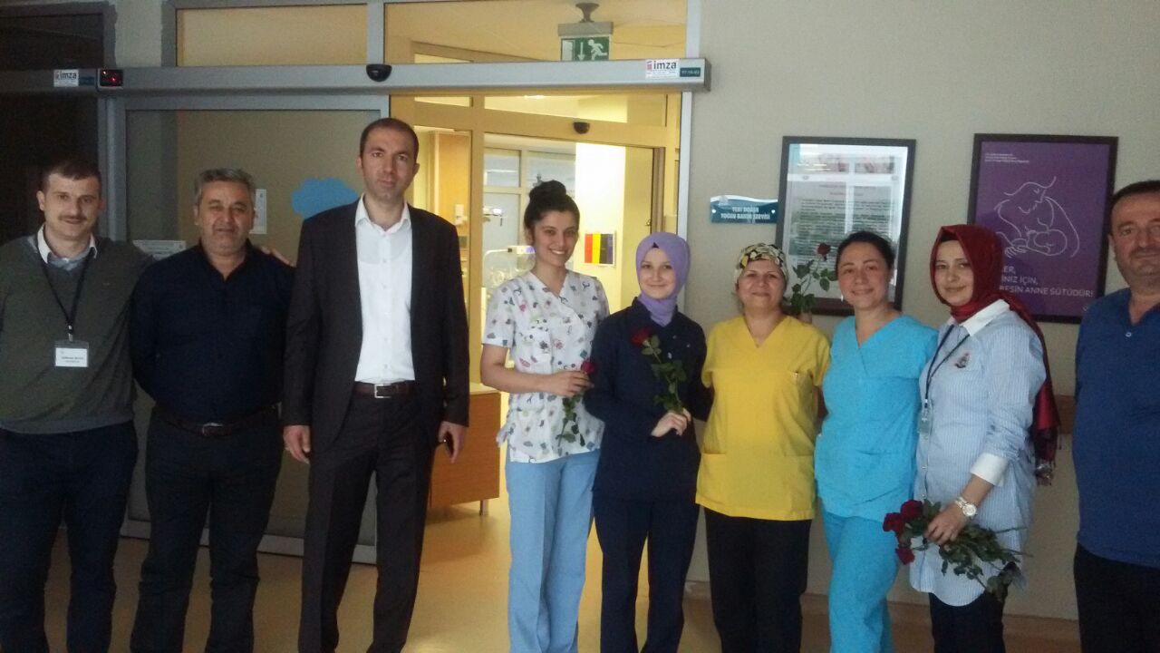 SAĞLIK-SEN GÜL DAĞITTI