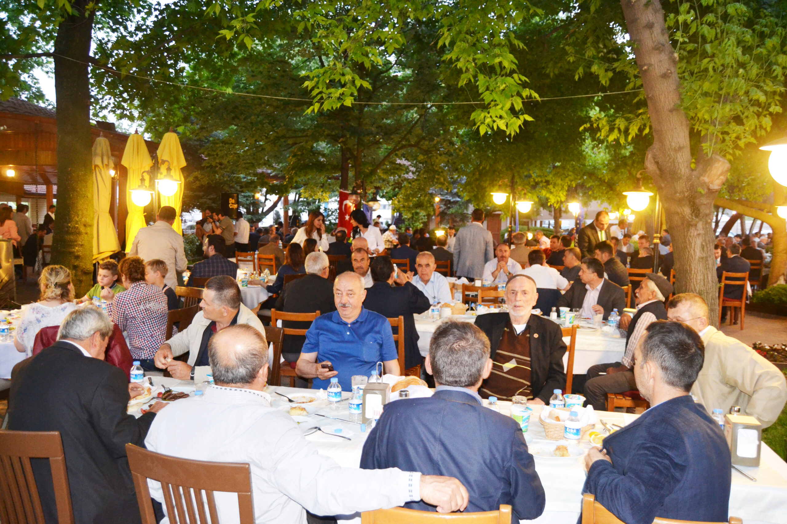 ÇİFTÇİLER YEMEKTE BULUŞTU