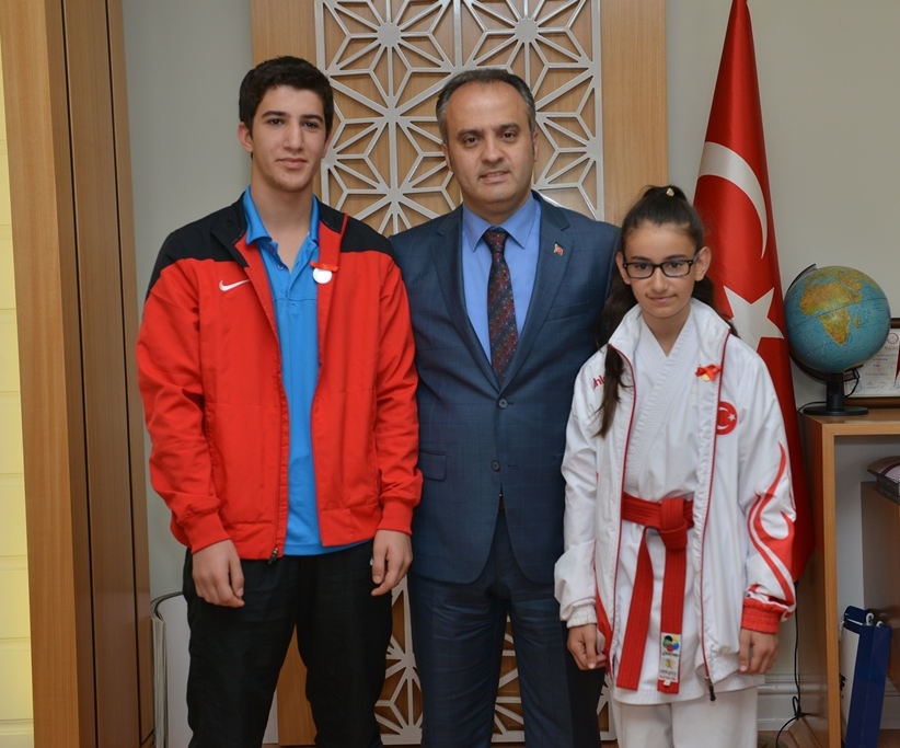 Aktaş şampiyonları ödüllendirdi