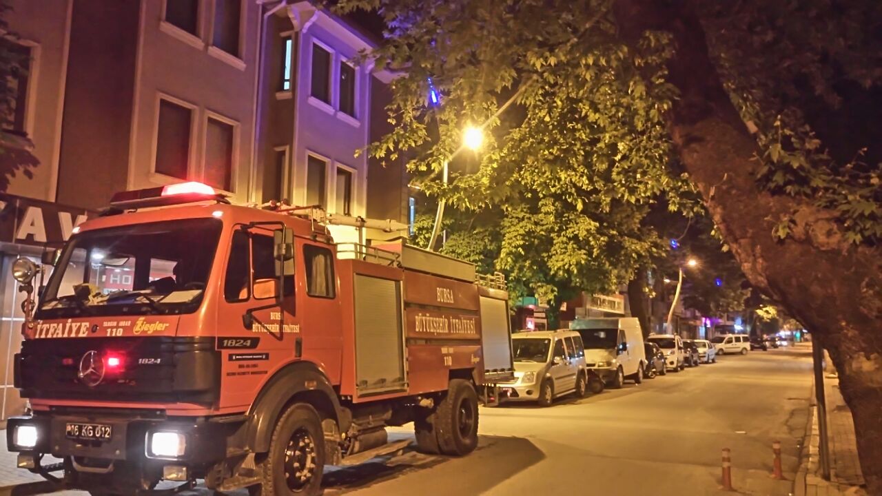 SİGARA İZMARİTİ  Yangına neden oldu