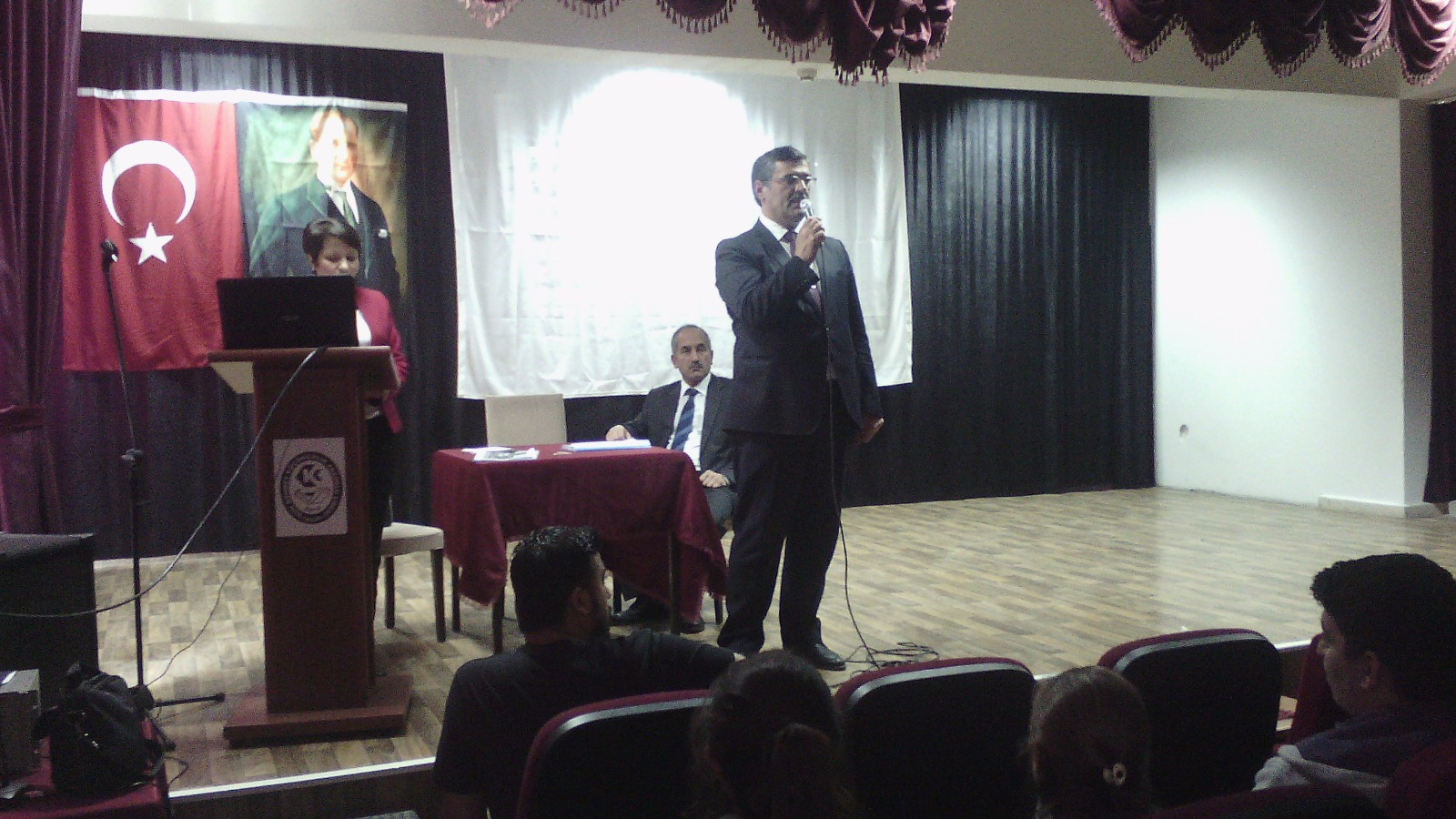 Tekin’den öğrencilere eğitim semineri