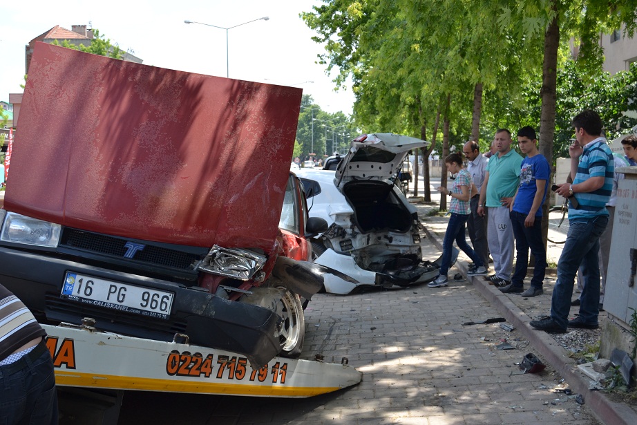 Ehliyetsiz genç dehşet saçtı