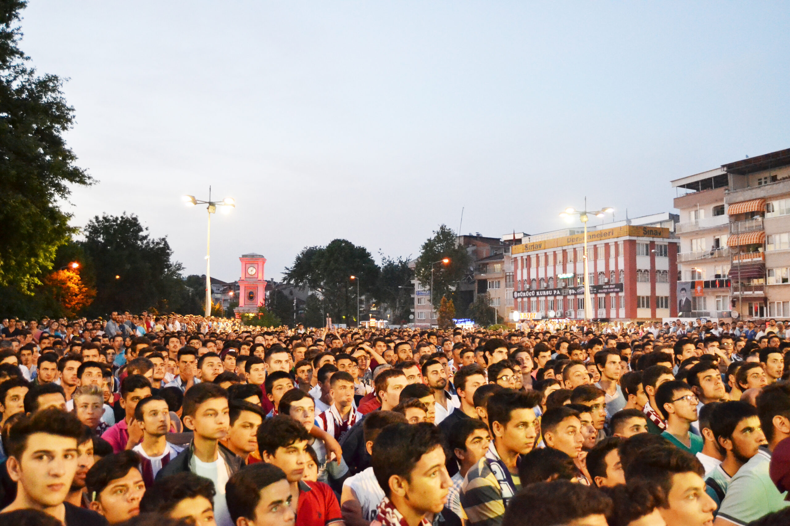 TARAFTAR GÜÇLÜ YÖNETİM İSTİYOR