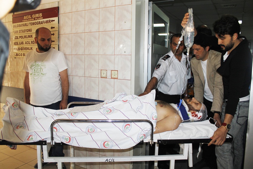 İşyeri önünde silahlı saldırıya uğradı