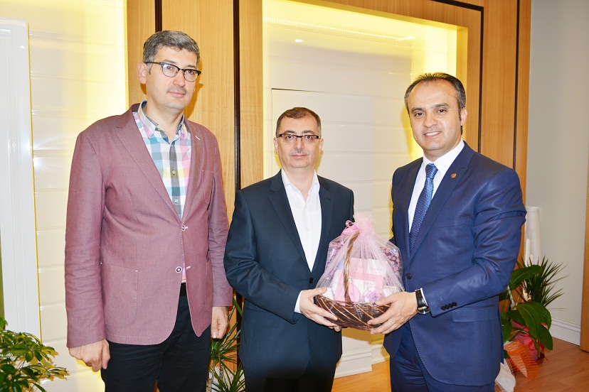 Hayrat Vakfı ve Rehber-Der’den Aktaş’a tebrik ziyareti