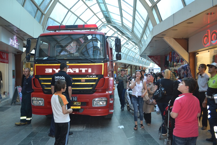 Çarşıdaki yangın korkuttu