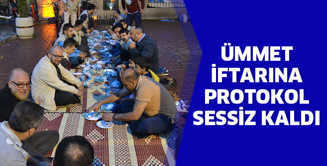 Ümmet iftarında protokol sessizliği