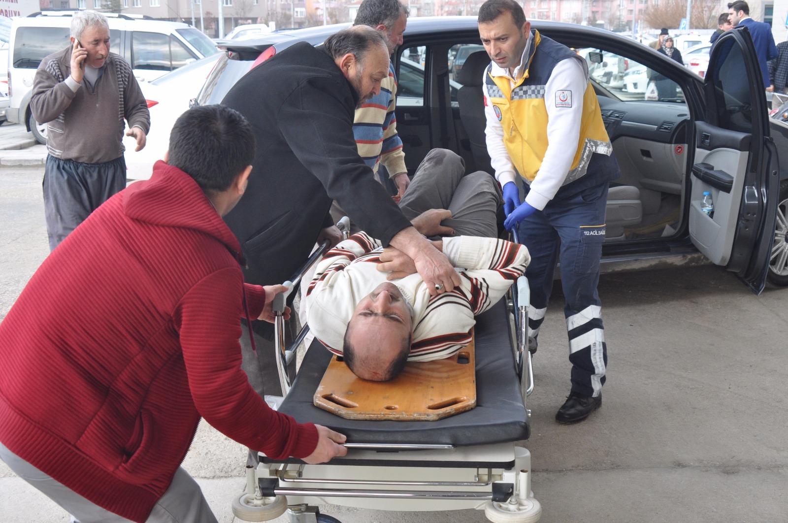 İNŞAAT İŞÇİSİ 5 METRE YÜKSEKLİKTEN DÜŞTÜ