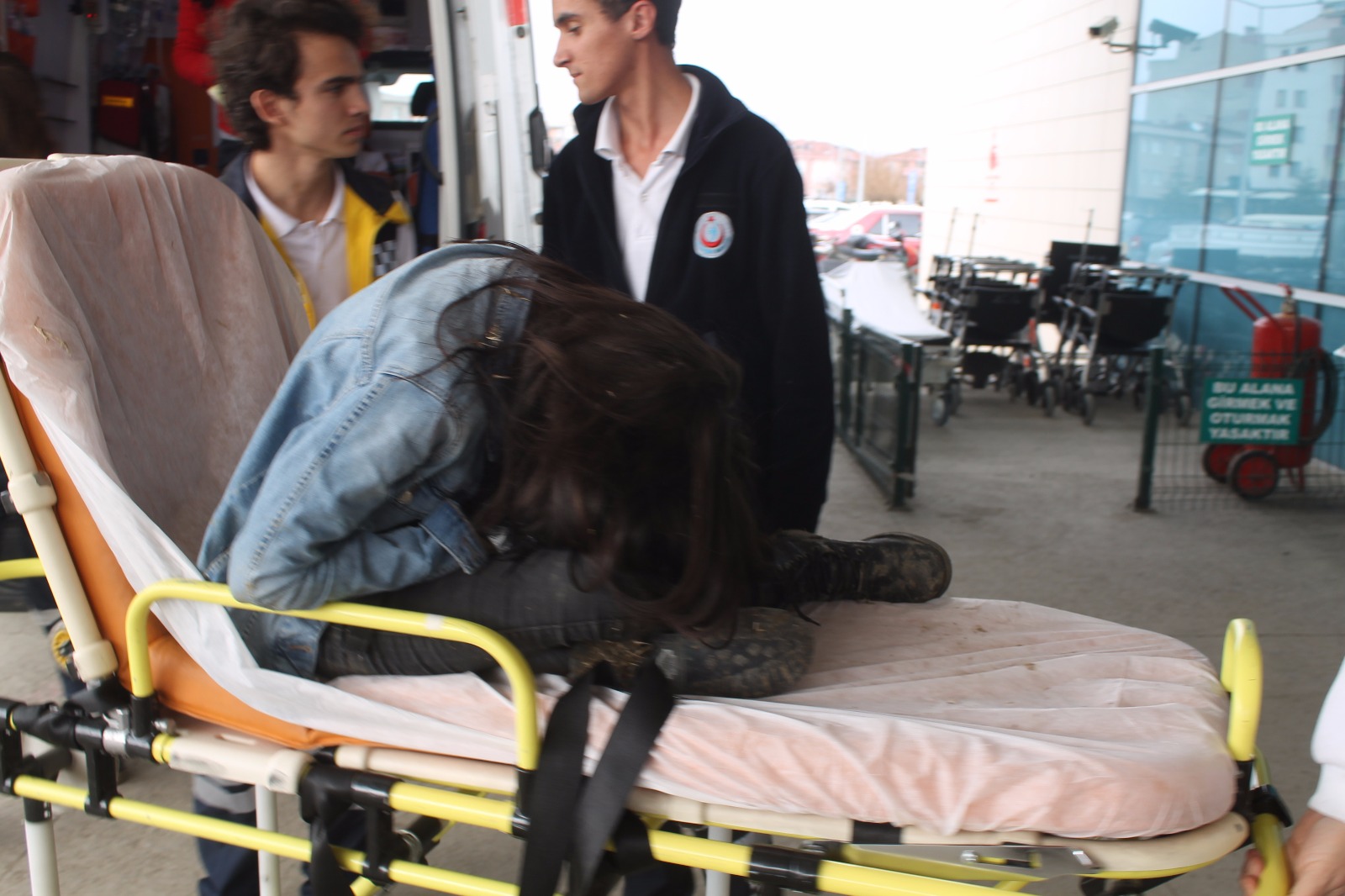 16 YAŞINDA ALKOL KOMASINA GİRDİ