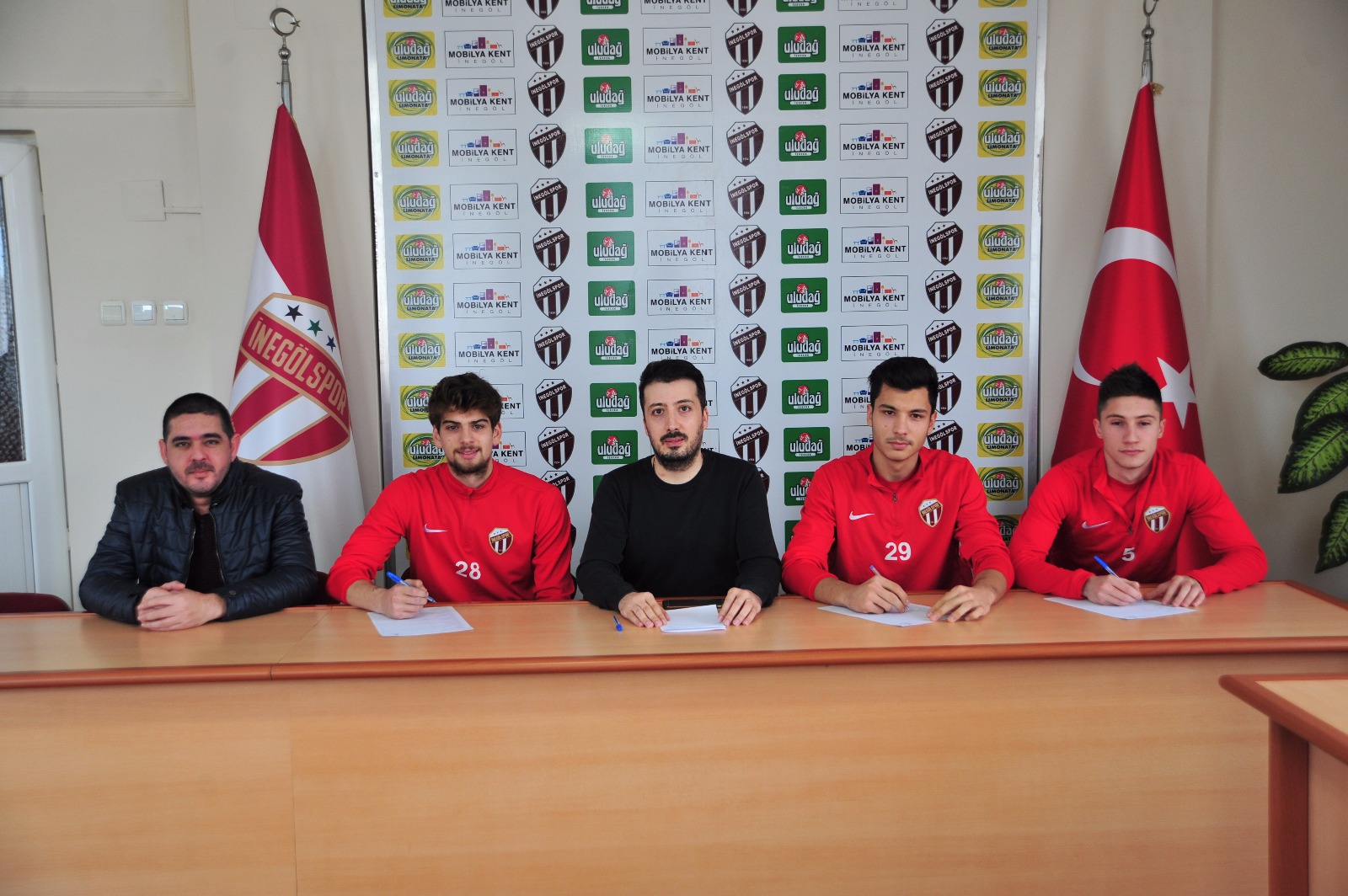 İNEGÖLSPOR’DAN TAKVİYE