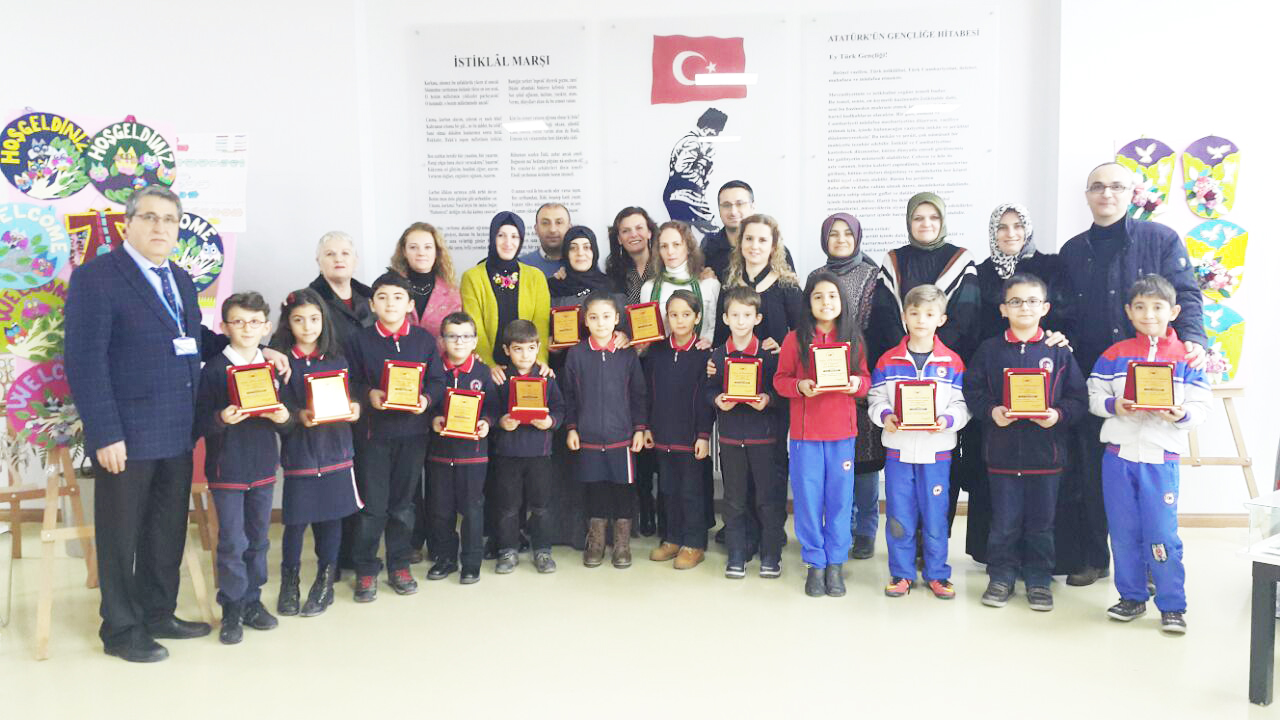 KOSOVA’DA ÖDÜLLER VERİLDİ