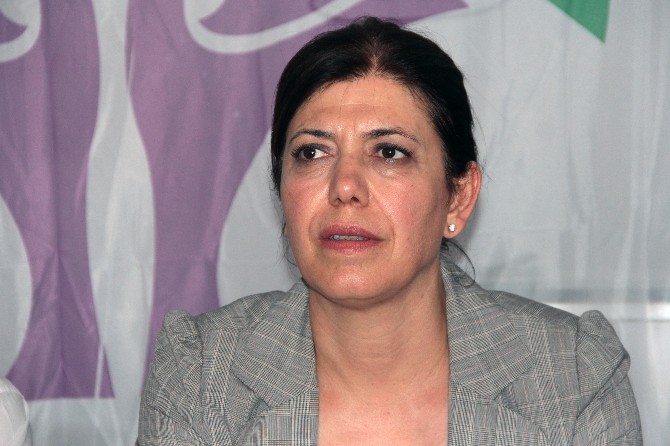 Adana Hdp Milletvekili Meral Danış Beştaş, Diyarbakırdaki Evinde Gözaltına Alındı