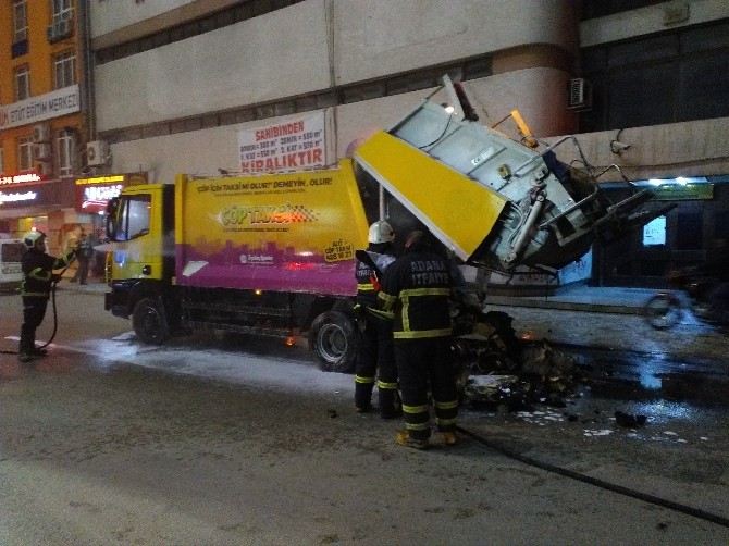 Adanada Seyir Halindeki Çöp Kamyonu Yandı