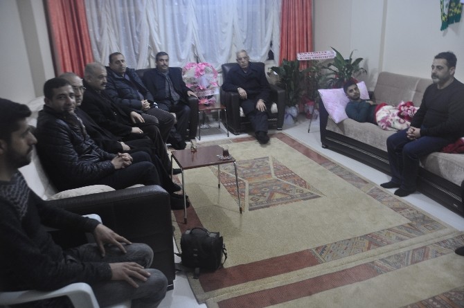 Adıyamanlı Vakfı Berat Yılmaza Geçmiş Olsun Dileklerinde Bulundu