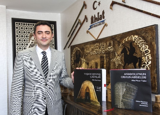 Ahlata İki Prestij Eser