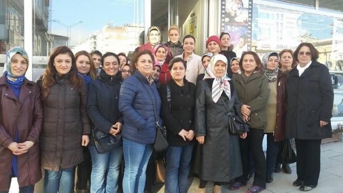 Ak Kadınlar Meydan Okuyor