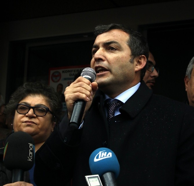 Ak Partili Vekile Yumruk Atan Vekil Kendini Savundu