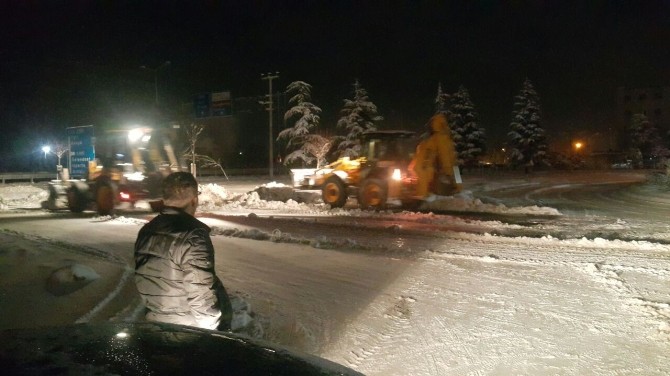 Akşehirde Kar Temizleme Çalışmaları Sürüyor