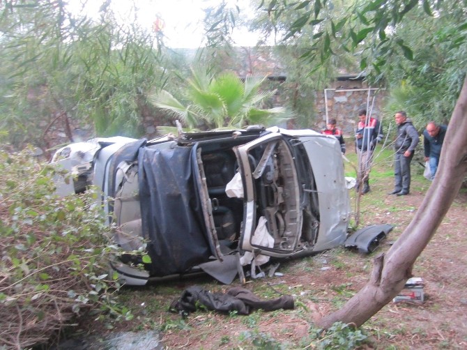 Alanyada Otomobil Şarampole Devrildi: 1 Ölü