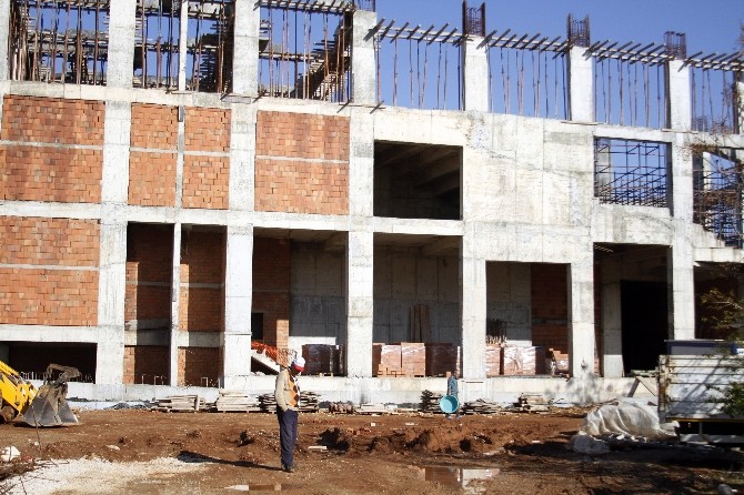 Antalyada Çöken İnşaatta Çalışmalara Ara Verildi