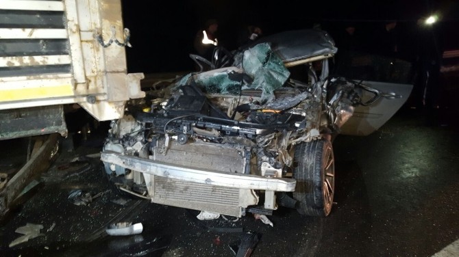 Arıza Yapan Tırın Altına Girdi: 1 Ölü