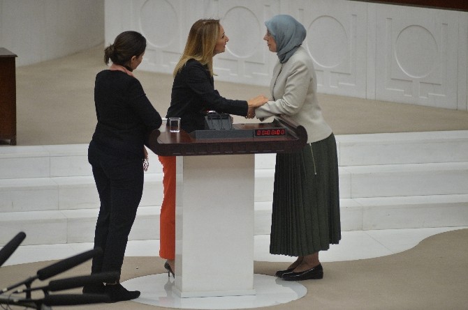 Aylin Nazlıakanın Kelepçeli Eylemi Sona Erdi