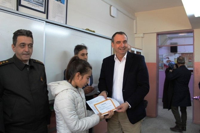 Ayvalıkta Yarıyıl Karnesi Heyecanı