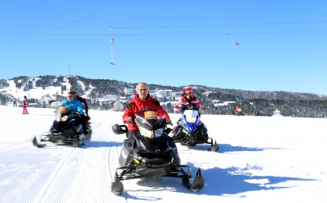 Başkan Altepenin Kar Motoru Keyfi… Uludağ Kış Şenliği Rekor Kırdı
