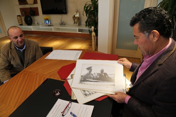 Başkan Mehmet Kocadona Anlamlı Hediye