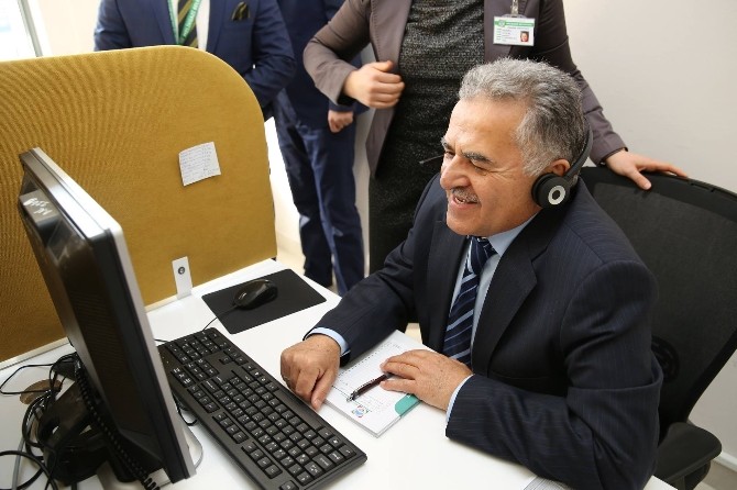 Başkan Memduh Büyükkılıç, İletişim Merkezinde 252 13 33E Cevap Veriyor