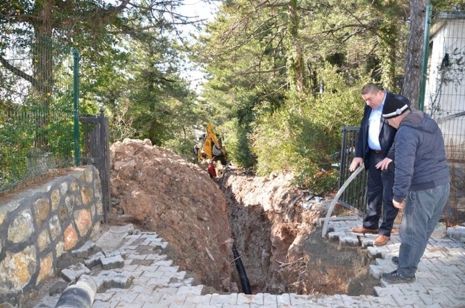 Başkan Tekin Okul Binasının Alt Yapı Çalışmalarını Yerinde İnceledi