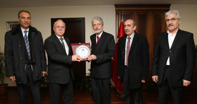 Başkan Tunaya Teşekkür Plaketi