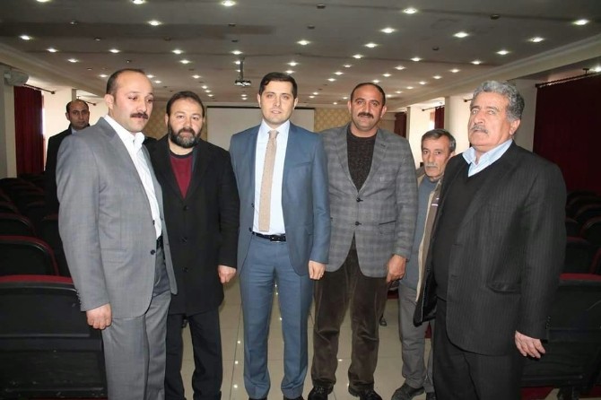 Başkan Vekili Erat Muhtarlarla Bir Araya Geldi