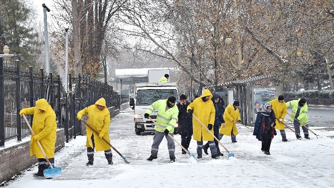 Başkentte Karla Mücadele Devam Ediyor