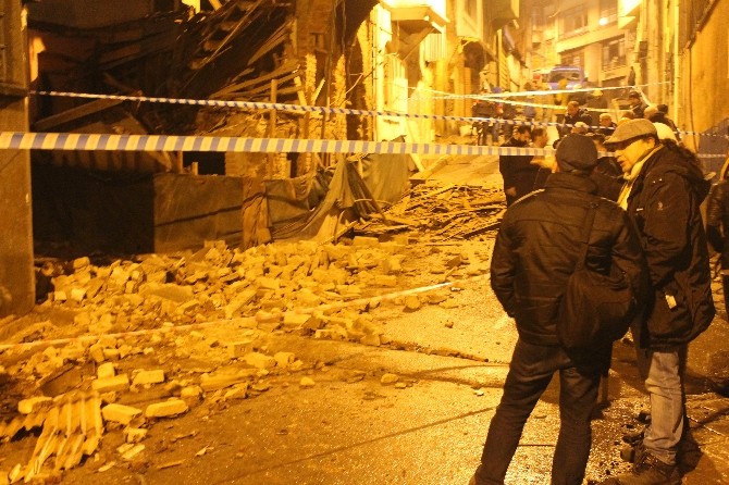 Beyoğlunda Metruk Bina Çöktü