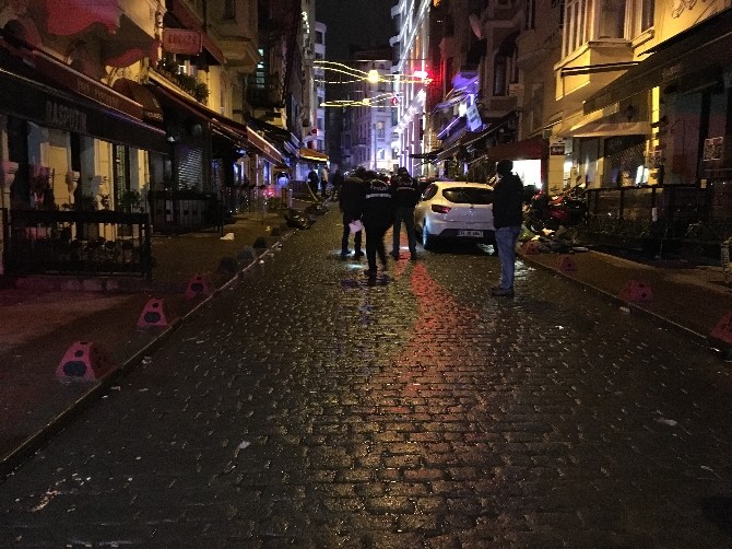 Beyoğlunda Silahlı Kavga : 1İ Polis 4 Yaralı