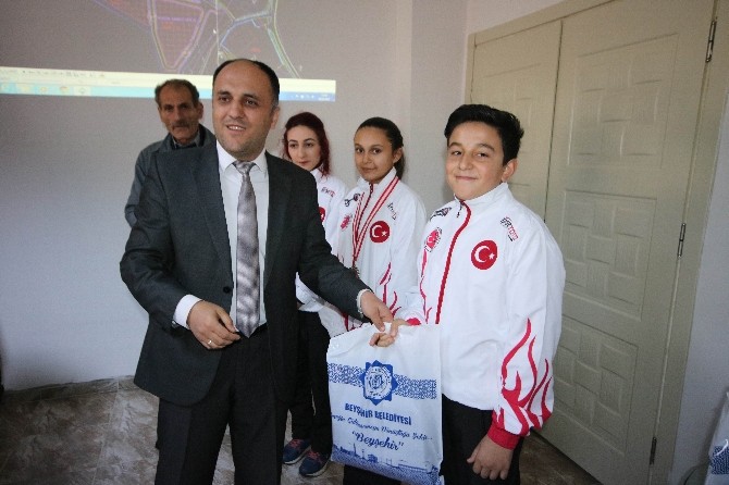 Beyşehirde Başarılı Sporcu Ve Öğrenciler Ödüllendirildi