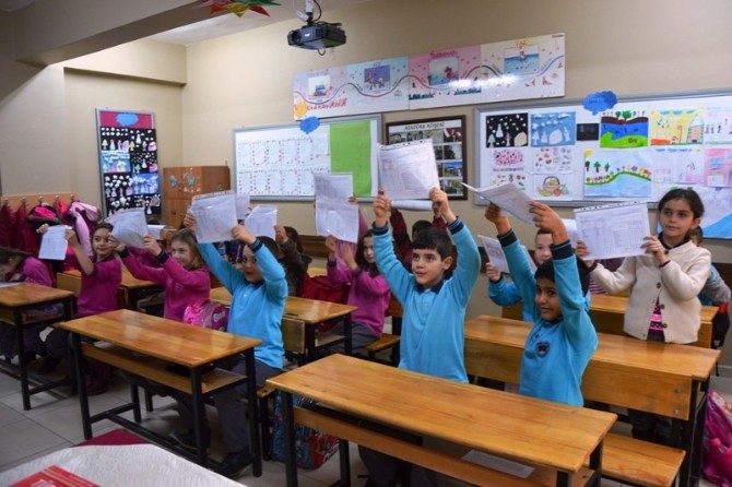 Bigada 13 Bin 678 Öğrenci Karne Aldı