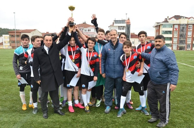 Bilecikte Okul Sporları Futbol Müsabakaları Sona Erdi