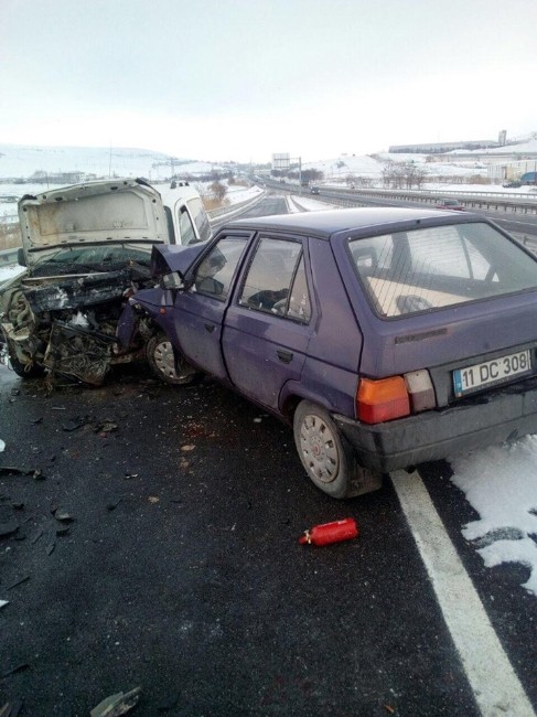 Bilecikte Trafik Kazası: 2 Yaralı