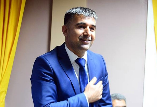 Bitlisteki Öğrencilere Ayakkabı İle Mont Yardımı