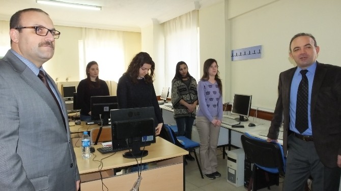Burhaniye De Kaymakam Öner Halk Eğitimi Merkezini Ziyaret Etti