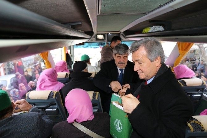 Burhaniye De Umrecileri Başkan Yardımcıları Uğurladı