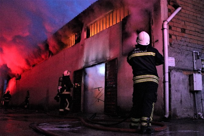Bursada Perde Fabrikası Alev Alev Yandı