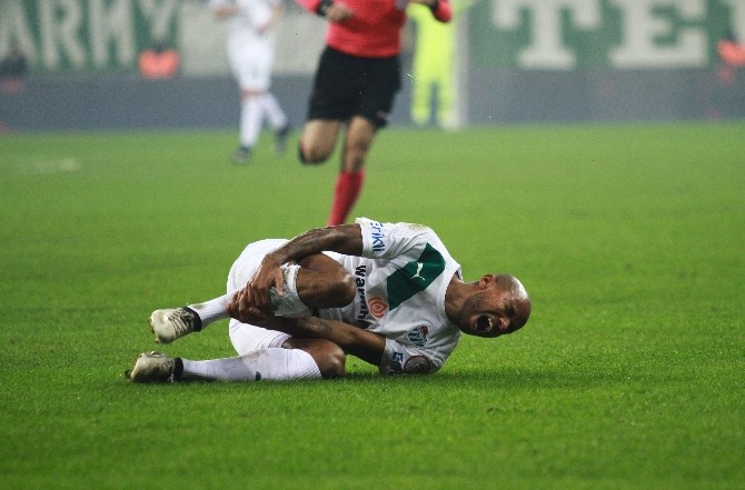Bursasporlu Oyuncunun Ayağına 12 Dikiş Atıldı