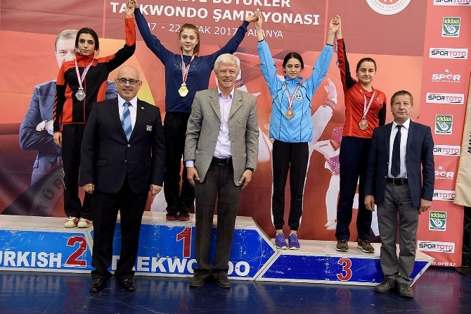 Büyükşehirli Gül,  Türkiye Üçüncüsü Oldu